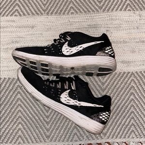 Women’s Nike Lunartempo black sneakers